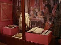 L'exposition temporaire « Histoires de femmes » présente la femme dans le textile de la seconde moitié du XVIIIe siècle à nos jours.